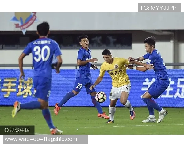 申花与申鑫激战正酣直播盛况回顾精彩瞬间尽在其中 申花与申鑫激战正酣直播盛况回顾精彩瞬间尽在其中